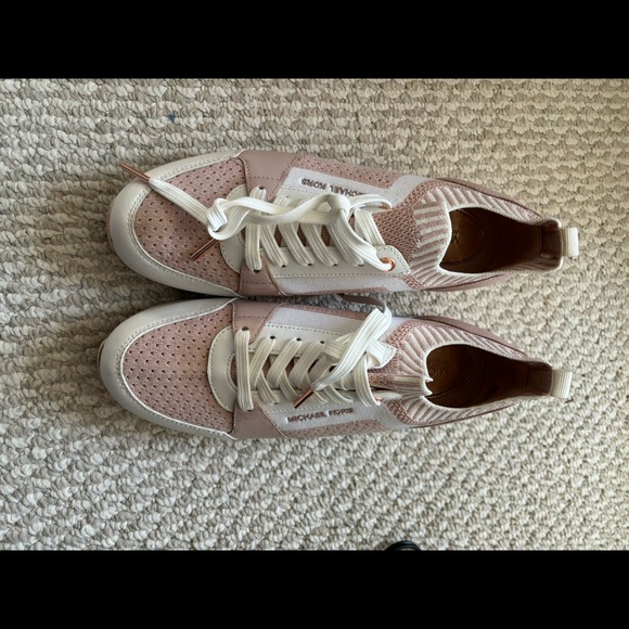 Michael Kors 7.5 Lady sneakers. Hardly worn - Picture 2 of 4
